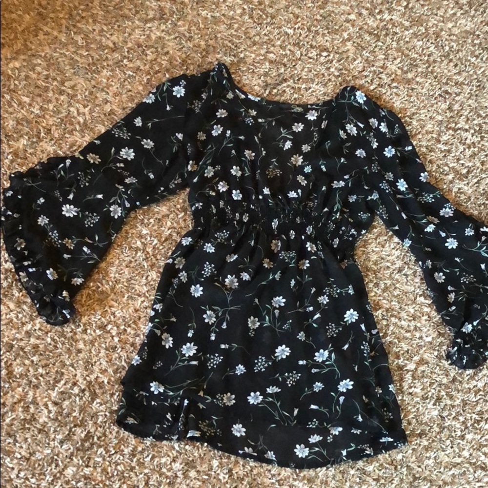 🌟4/$25 Suzanne Betro Floral top!